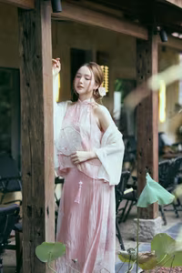 VGU No.107: Captivating Asian Beauty in Elegant Traditional Attire, A Dreamy Muse-10