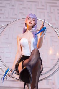Coser Bao Zou Li Yu Wang: Charming Purple Hair, Black Skirt-9