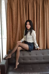 IESS SXJ No.2056 Wan Ping: Discover the Elegant Charm of Chinese Model in Professional Style-14