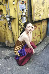 Airi Sato - FRIDAY Digital: Captivating Shinjuku Loneliness Moment JP-0014-16