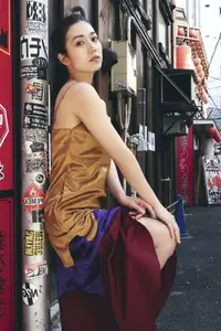 Airi Sato - FRIDAY Digital: Captivating Shinjuku Loneliness Moment JP-0014-4