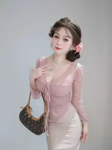 Feminine Coser: Charming Grace in Elegant Pink Attire 2024-11-24-9
