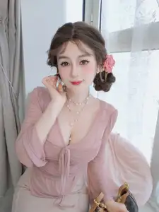 Feminine Coser: Charming Grace in Elegant Pink Attire 2024-11-24-10