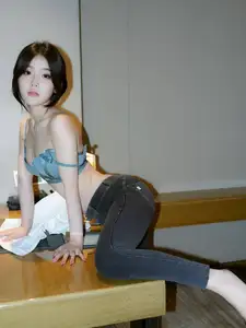 Zhi Zhi: Alluring XiuRen Intern Secretary Captivates with Professional Charm.-2