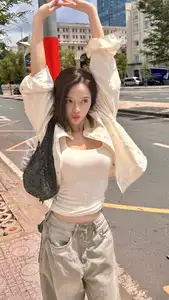 Hot Girl Le Ly Lan Huong: Pristine Beauty Captivates Social Media-2