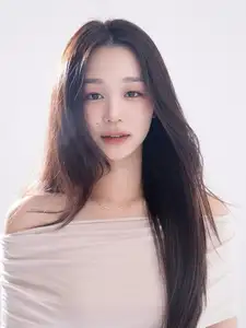 Lee Joo Young: Captivating Beauty and Aura of Korea's Chaebol Heiress, a Symbol of Elite Fashion.-3