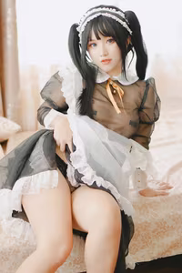 Coser Chono Black: Captivating Transparent Maid Cosplay – A Must-See!-4
