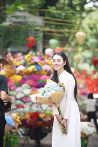 Elegant Vietnamese Ao Dai Beauty Amidst Vibrant Flower Market: Youthful Charm-5