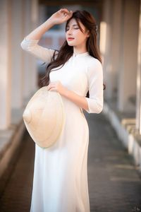 Graceful Vietnamese Girl in Pristine White Ao Dai: Timeless Beauty.-0