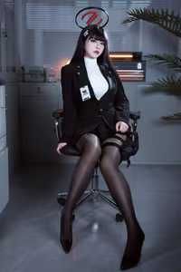 Blue Archive's Rion Tsukiduki Cosplay by Ban Ban Zi: Mysterious Charm and Professional Elegance-8
