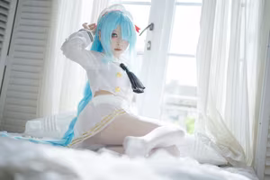 Stunning Cosplay: Shi Liang Yu as Janus Sailor Uniform in Captivating Reflection-11