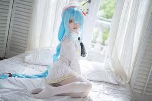 Stunning Cosplay: Shi Liang Yu as Janus Sailor Uniform in Captivating Reflection-17