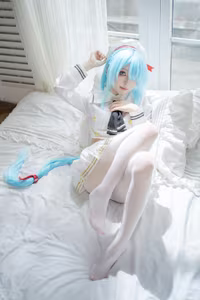 Stunning Cosplay: Shi Liang Yu as Janus Sailor Uniform in Captivating Reflection-5