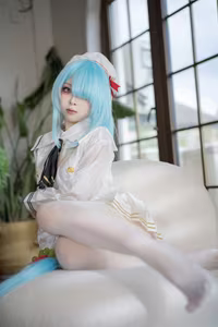 Stunning Cosplay: Shi Liang Yu as Janus Sailor Uniform in Captivating Reflection-9