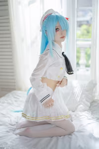 Stunning Cosplay: Shi Liang Yu as Janus Sailor Uniform in Captivating Reflection-18