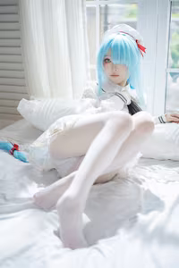 Stunning Cosplay: Shi Liang Yu as Janus Sailor Uniform in Captivating Reflection-8