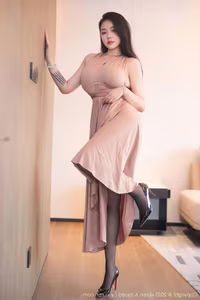 XiuRen No.10432: Captivating Elegance of Xiao Na Bi in a Stylish Dress-4