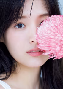 Kurea Hazuki: Alluring Grace in Purple Bikini, Unveiling Natural Beauty-15