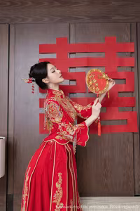 XiuRen No.10055: Xiao Dou Dou Dazzles in Traditional Red Wedding Dress, Capturing Asian Elegance.-3