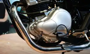 Kawasaki W230: Captivating Retro Motorcycle, Every Detail Shines, Priced at 125 Million VND-10