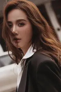 View Huyen Lizzie's Irresistible Korean Vibe Beauty Charms Netizens With Elegant Style-4