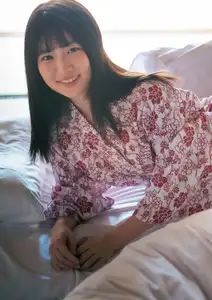 Suzuhara Riko: Radiant Smile On Green Grass Soft Warm Moments Of A Japanese Girl-13