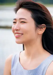 Suzuhara Riko: Radiant Smile On Green Grass Soft Warm Moments Of A Japanese Girl-8