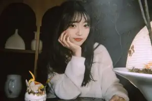 YiTuYu Vol.8549: Leng Ku Wang Ye's Dreamy Elegance in a White Sweater-8