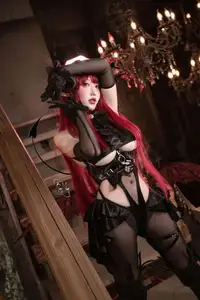 Coser Qie Qie Celia Transforms into Hindenburg: The Alluring Mystique of the Red-Haired Demoness in Unique Cosplay Photoshoot.-2