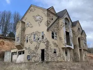 Mystery Resort: A Decade-Long Abandoned Villa Village, Haunting Scene-4