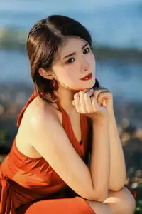YiTuYu Vol.8522: Yi Ming's Captivating Beauty Under Golden Hour Sun-5
