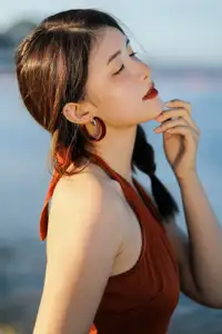 YiTuYu Vol.8522: Yi Ming's Captivating Beauty Under Golden Hour Sun-13