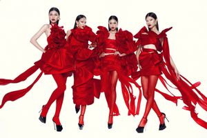 View: Lai Mai Hoa - Top Model 2025 winner shines in high fashion, showcasing talent and stunning style.-12