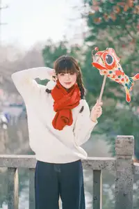 YiTuYu Vol.8562: Sai Xi Xi Li Ma Radiates Festive Charm in Warm Winter Style-9