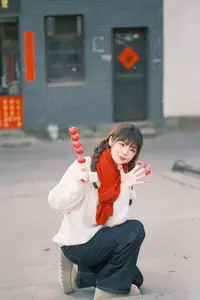 YiTuYu Vol.8562: Sai Xi Xi Li Ma Radiates Festive Charm in Warm Winter Style-10