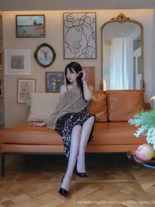 XiuRen No.10698: Bai Lu Lulu's Elegant Comfort on Leather Sofa – A Captivating Photo Series-0