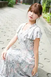 Discover Kaede Kimura's Pure Charm in FRIDAY Digital Photo Book: Koihsuru Ekubo – A Captivating Japanese Girl's Collection.-4