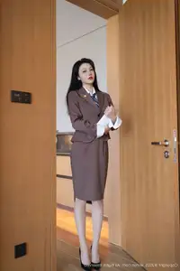 XiuRen No.10571 An Ran: Alluring Charm in a Stylish Student Uniform Fashion Shoot-24