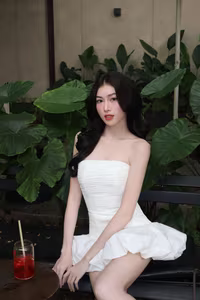 VGU No.95: Pure White Elegance: Captivating Charm of an Asian Beauty in a Modern Cafe-3