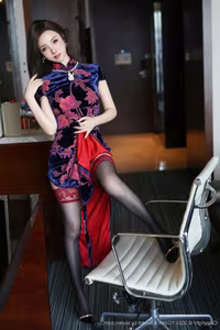 YouMi Vol.1158: Tao Tao Yao Yao Twins – Timeless Allure in Velvet Qipao. Discover Exquisite Asian Beauty.-8