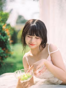 VGU No.143: A Gentle Beauty Embracing Summer Sun Fresh Youthfulness with Nature's Sweetness-1