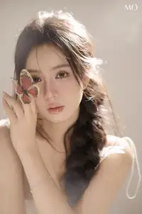 VGU No.195 Ethereal Beauty MO: Captivating Portrait of a Gentle Muse Amidst Romantic Flowers.-3