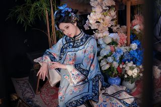 Elegant Traditional Chinese Attire & Classic Beauty-1