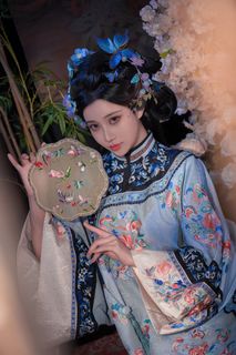 Elegant Traditional Chinese Attire & Classic Beauty-2