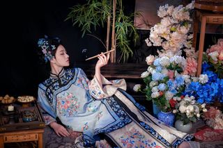 Elegant Traditional Chinese Attire & Classic Beauty-16