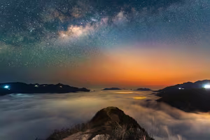 Ta Xua: Majestic Sunrise Over Sea of Clouds in Northwest Vietnam – A Photographer's Paradise-8