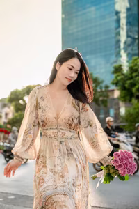 XVG No.16: Floral Dream - Radiant Beauty with a Rose Bouquet in Golden Sunset Light.-3