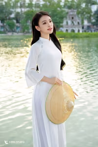 VGU No.77: Elegant Vietnamese Girl in White Ao Dai by Hanois Hoan Kiem Lake-7
