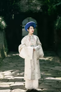 VGU No.157: The Grace of Traditional Vietnamese Ao Dai Blending with Ancient Cultural Heritage-5