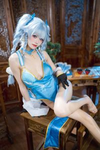 Coser Jiu Qi Miao as Cui Que Mei: Alluring Blue Fantasy Cosplay Unveiled-4